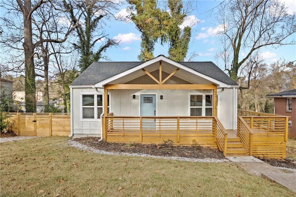 5 bedroom, 4 bathroom single family residence sold at 2732 Miles Circle, East Point, GA 30344