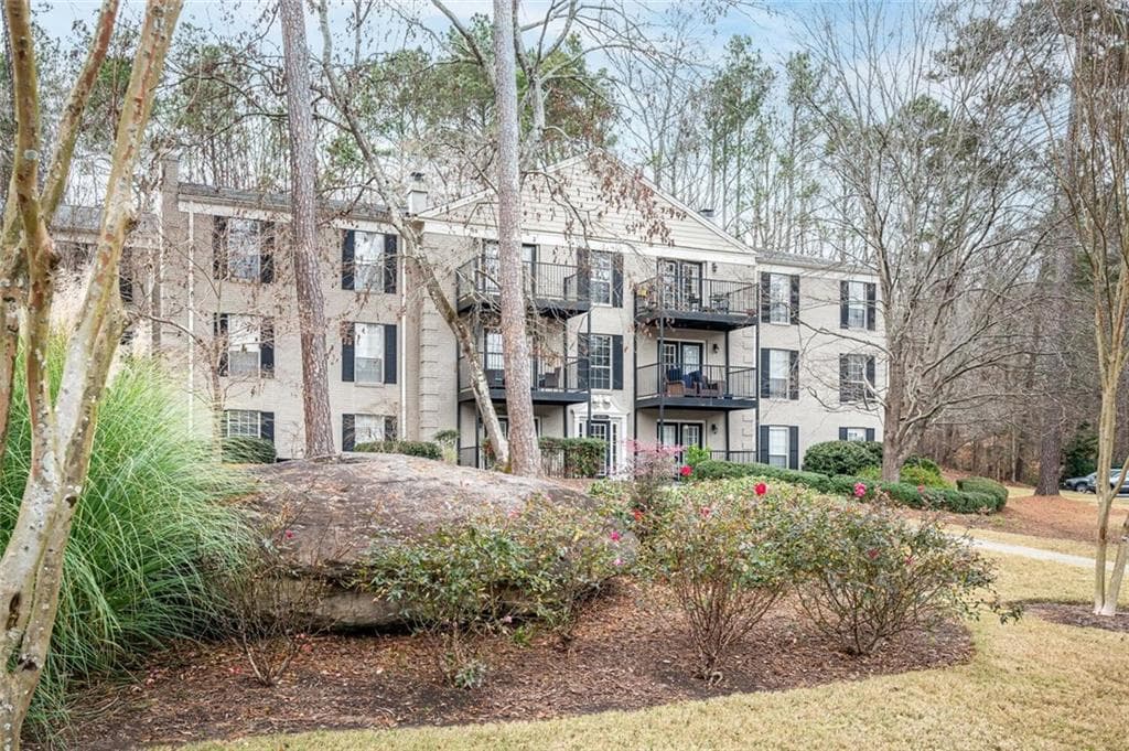 2 bedroom, 2 bathroom, 1,181 sq ft condominium sold at 3529 Essex Avenue 75, Atlanta, GA 30339