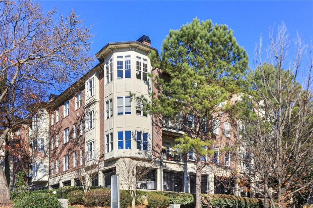 3 bedroom, 3 bathroom, 1,742 sq ft condominium sold at 828 Highland Lane 2302, Atlanta, GA 30306
