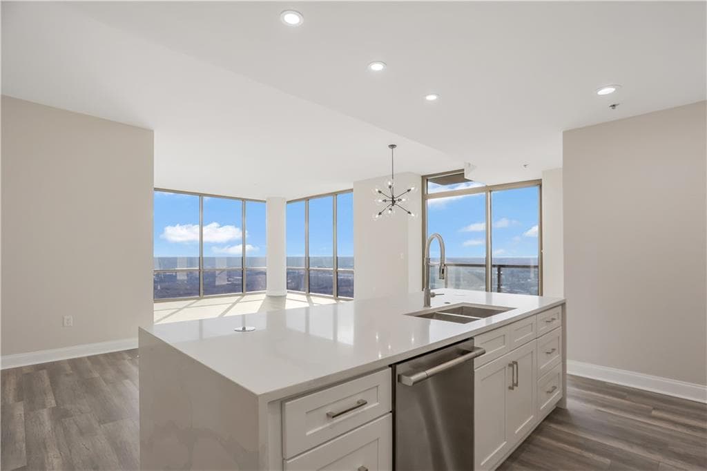 3 bedroom, 3 bathroom, 1,992 sq ft condominium sold at 270 17th Street 3707, Atlanta, GA 30363