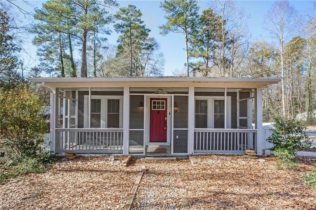 2 bedroom, 2 bathroom, 900 sq ft single family residence sold at 386 Chattahoochee Street, Roswell, GA 30075