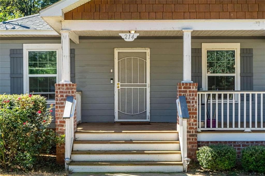 4 bedroom, 2 bathroom, 1,323 sq ft single family residence sold at 214 Hilltop, Atlanta, GA 30315