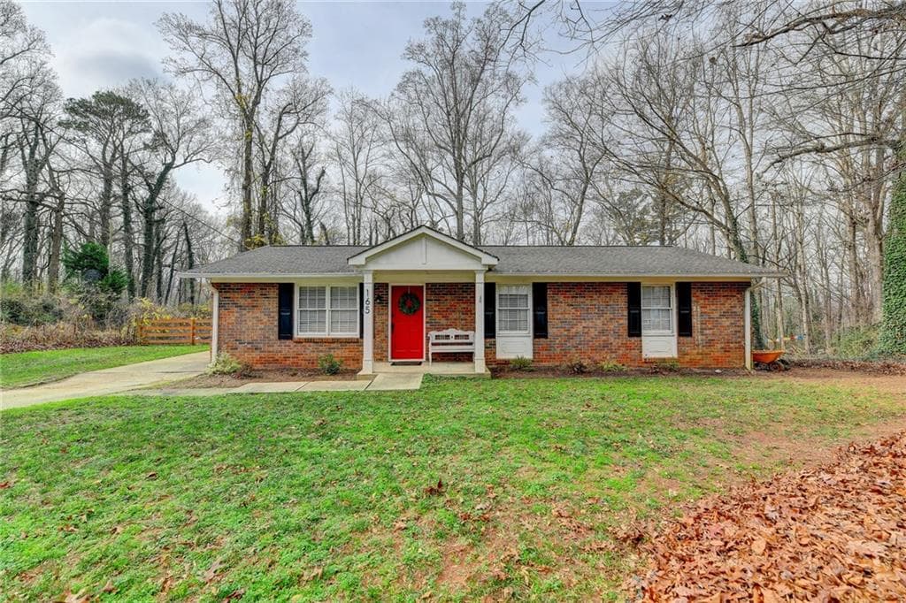 3 bedroom, 2 bathroom, 1,225 sq ft single family residence sold at 165 West Lake Drive, Roswell, GA 30075