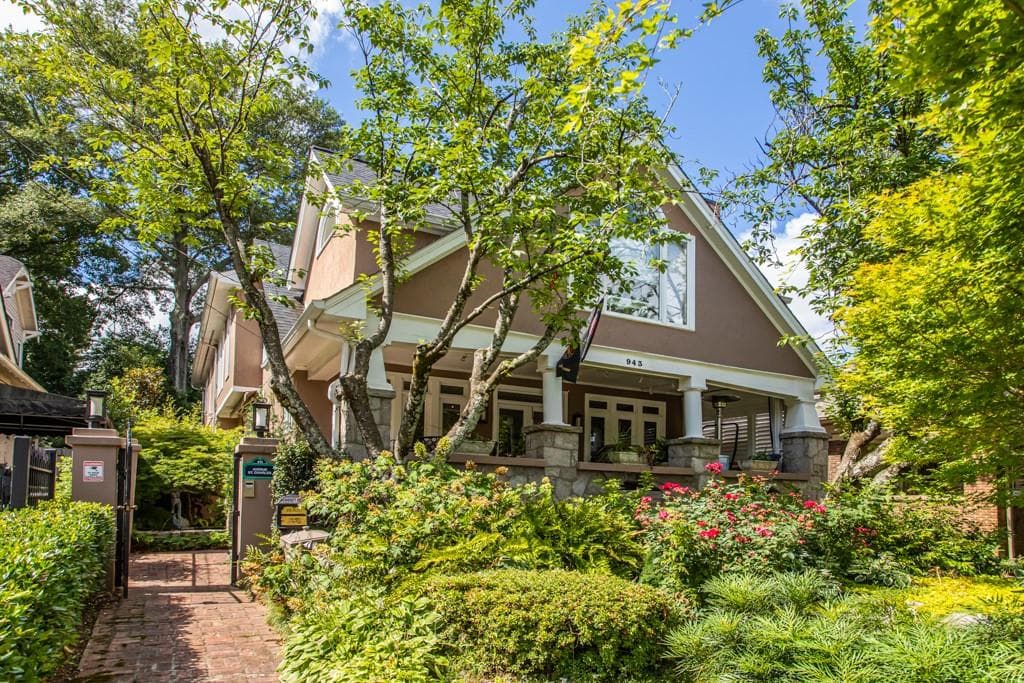 4 bedroom, 4 bathroom, 4,670 sq ft single family residence sold at 943 Saint Charles Avenue, Atlanta, GA 30306