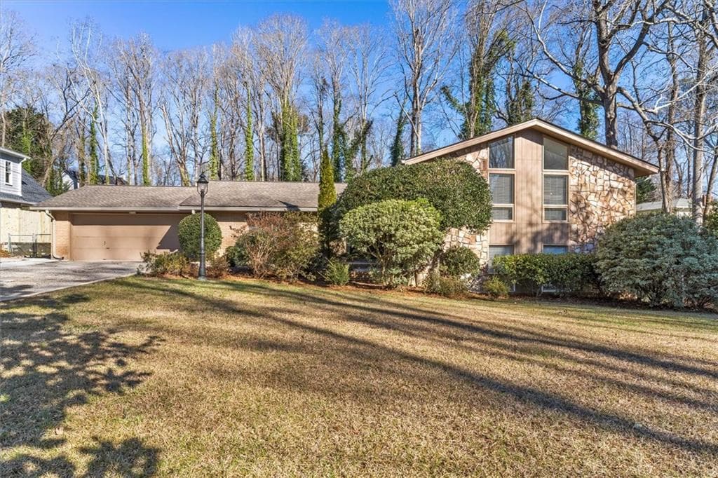 810 Sudbury Road, Sandy Springs, GA 30328 — most recent listing photo