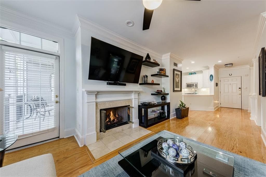 2 bedroom, 2 bathroom, 1,304 sq ft condominium sold at 4100 Paces Walk 2206, Atlanta, GA 30339