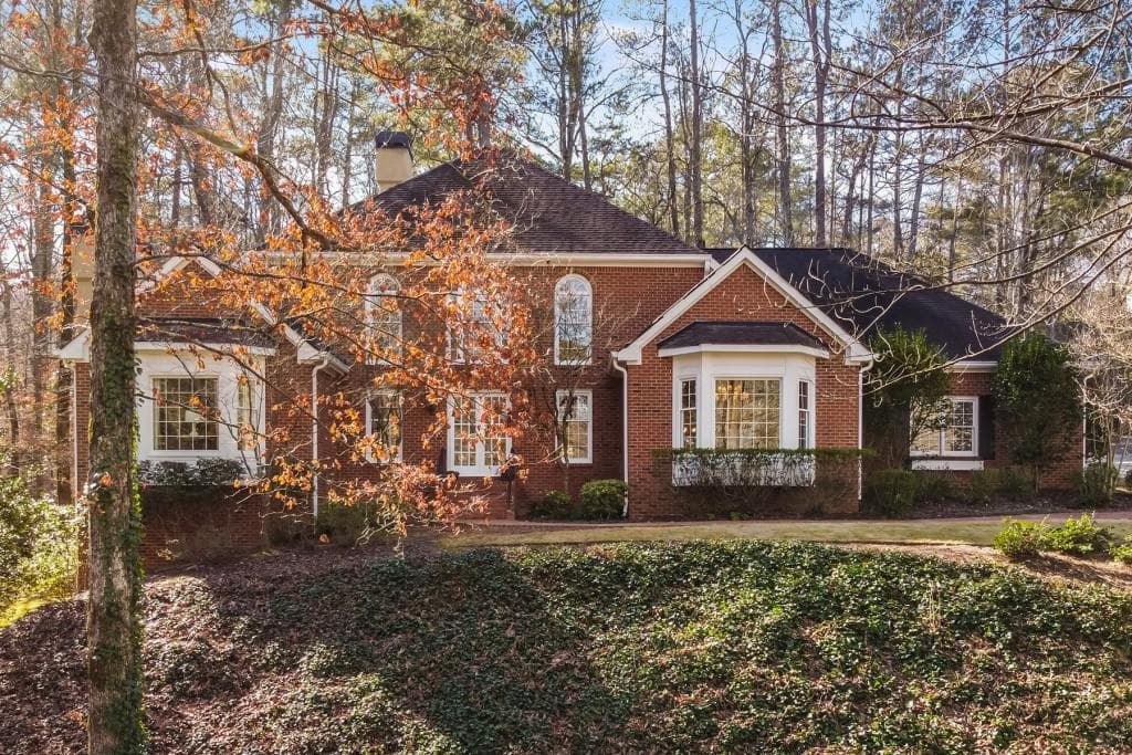 4 bedroom, 5 bathroom, 6,266 sq ft single family residence sold at 895 Waddington Court, Sandy Springs, GA 30350
