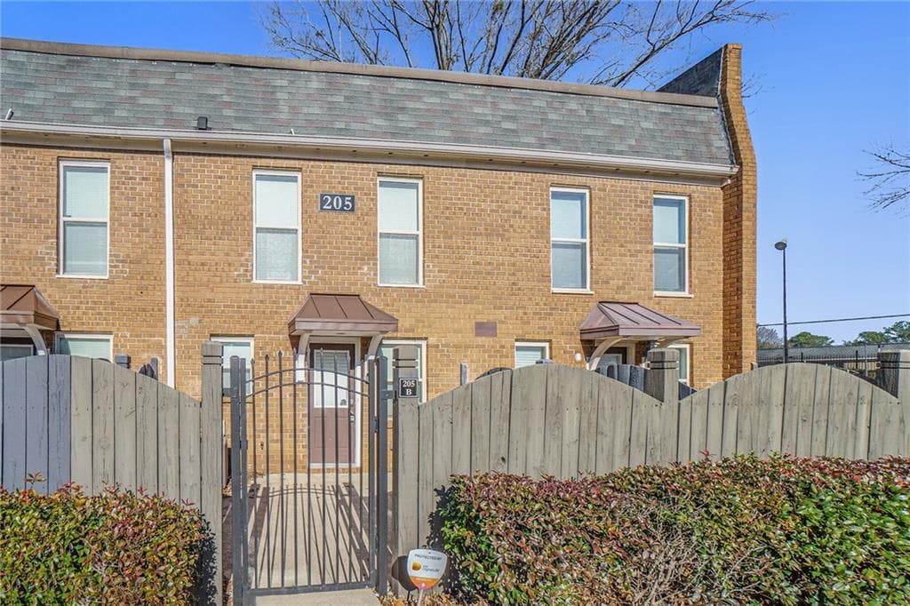2 bedroom, 3 bathroom, 1,326 sq ft townhouse sold at 205 Winding River, Atlanta, GA 30350