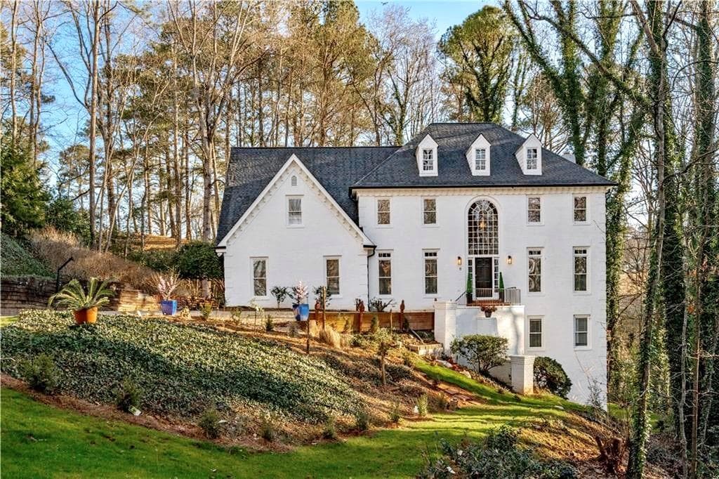 9560 Huntcliff Trace, Sandy Springs, GA 30350 — most recent listing photo