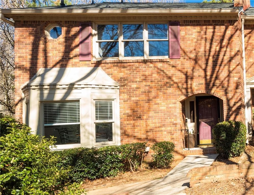 3 bedroom, 3 bathroom, 1,946 sq ft townhouse sold at 6405 Windsor Trace Drive, Peachtree Corners, GA 30092