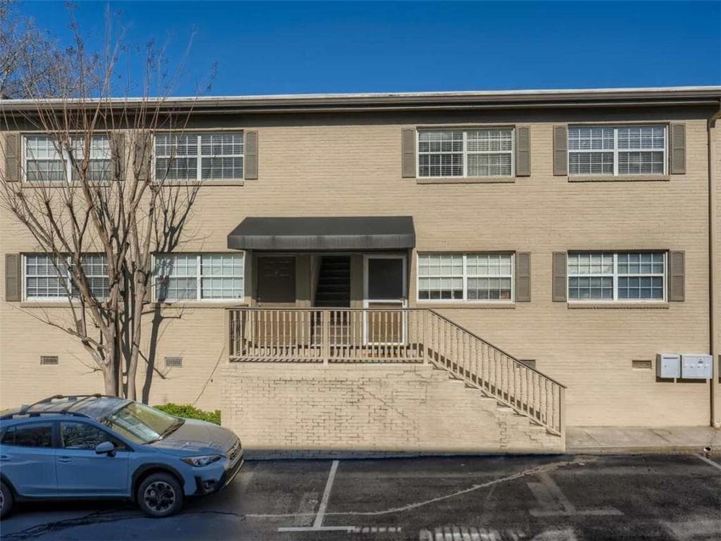 2 bedroom, 1 bathroom, 637 sq ft condominium sold at 3206 Mathieson Drive 7, Atlanta, GA 30305