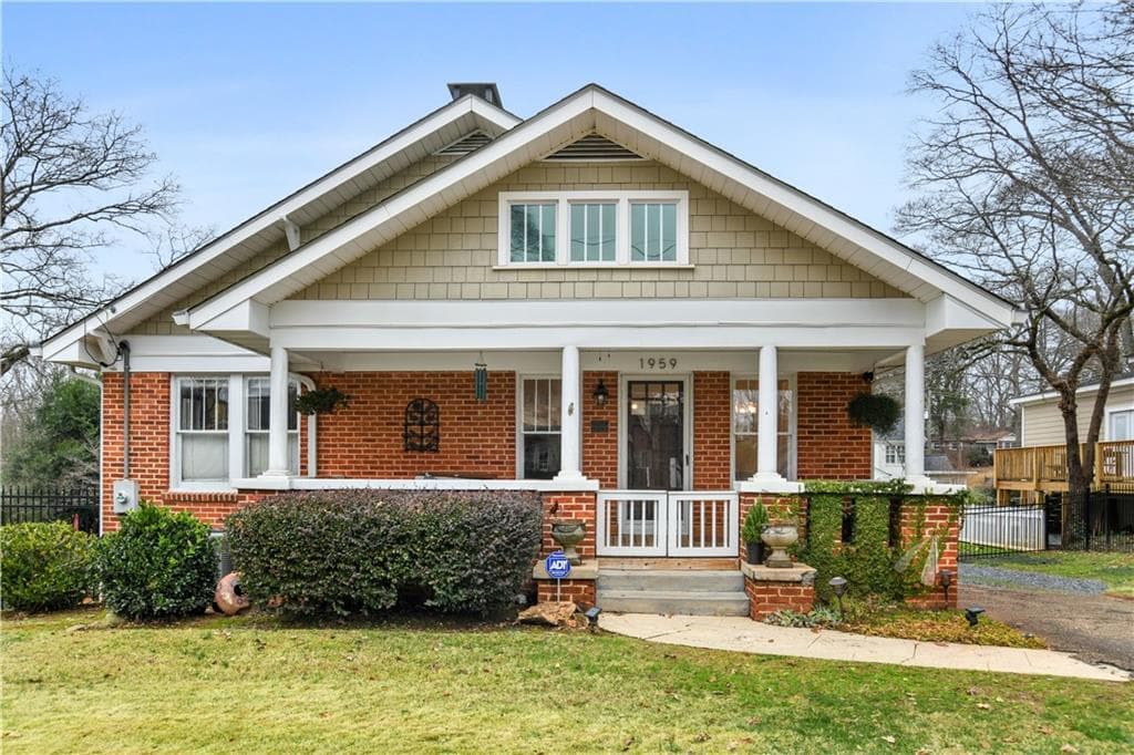 3 bedroom, 3 bathroom single family residence sold at 1959 Rugby Avenue, College Park, GA 30337