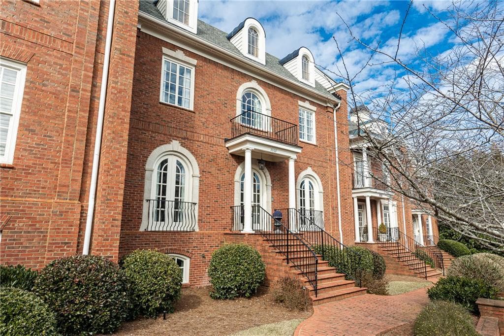 4 bedroom, 6 bathroom, 4,185 sq ft townhouse sold at 3003 Ranch Road, Atlanta, GA 30339