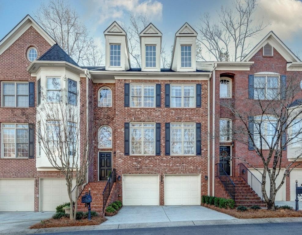 3 bedroom, 4 bathroom townhouse sold at 4081 Ivey Gate, Brookhaven, GA 30341