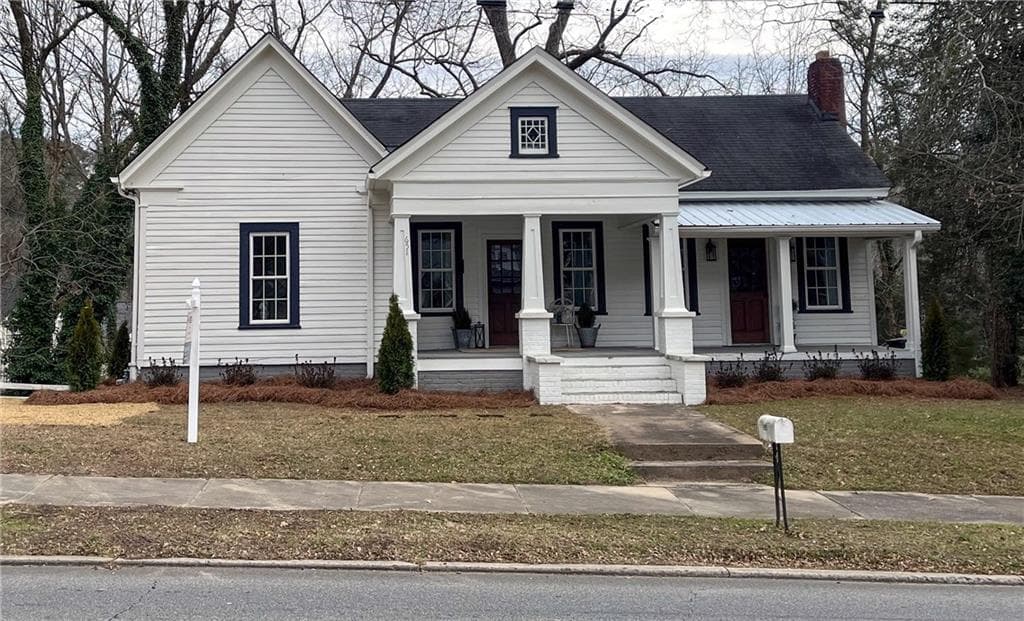 3 bedroom, 2 bathroom, 1,400 sq ft single family residence sold at 651 E Main Street, Canton, GA 30114