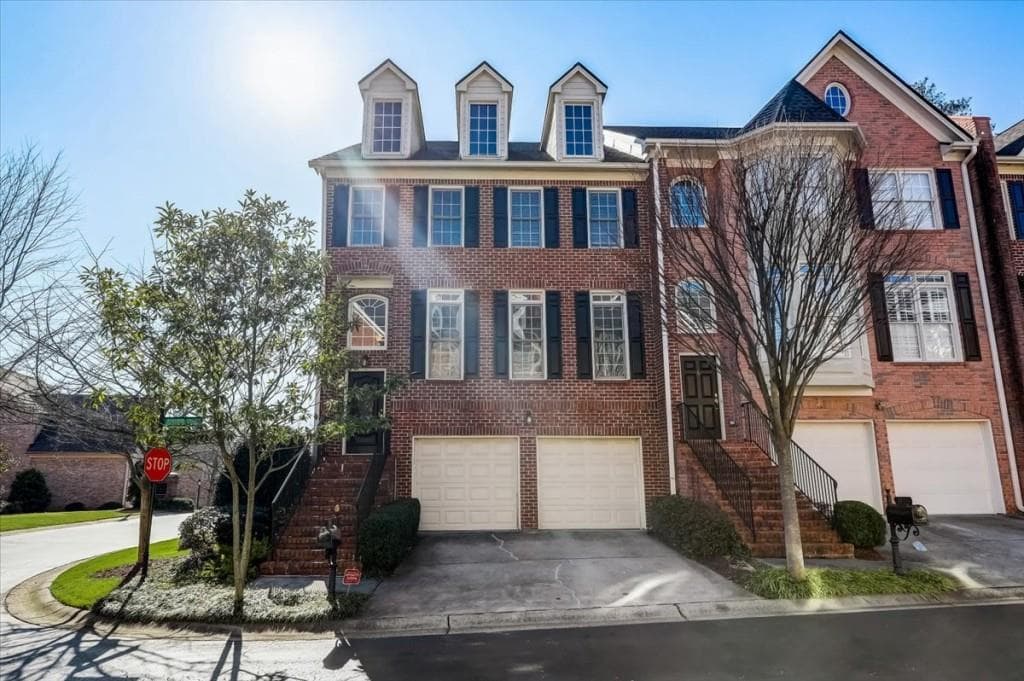 4 bedroom, 4 bathroom, 2,850 sq ft townhouse sold at 1303 Dunwoody Cove, Atlanta, GA 30338