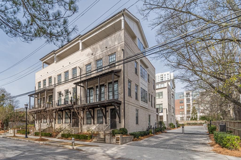 3 bedroom, 4 bathroom, 3,136 sq ft townhouse sold at 18 Peachtree Avenue 2, Atlanta, GA 30305