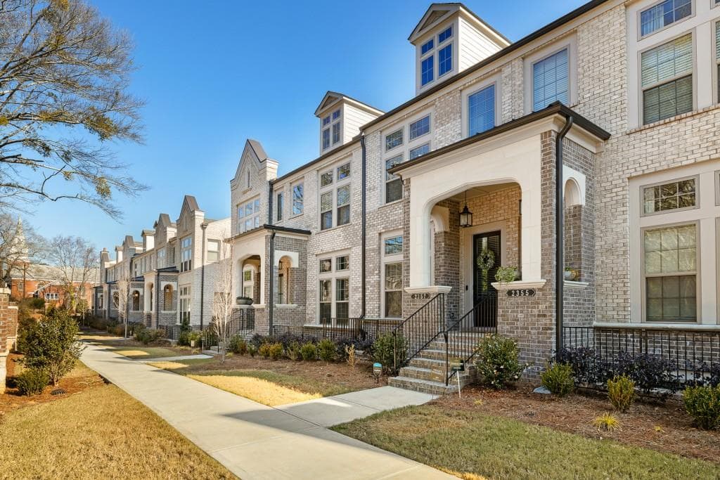 3 bedroom, 4 bathroom, 2,280 sq ft townhouse sold at 2357 Brissett Lane, Brookhaven, GA 30319