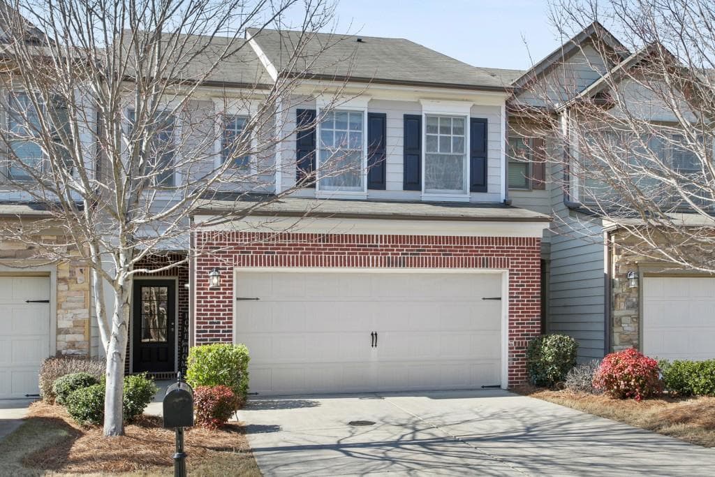 3 bedroom, 3 bathroom, 2,250 sq ft townhouse sold at 635 Township Circle, Alpharetta, GA 30004