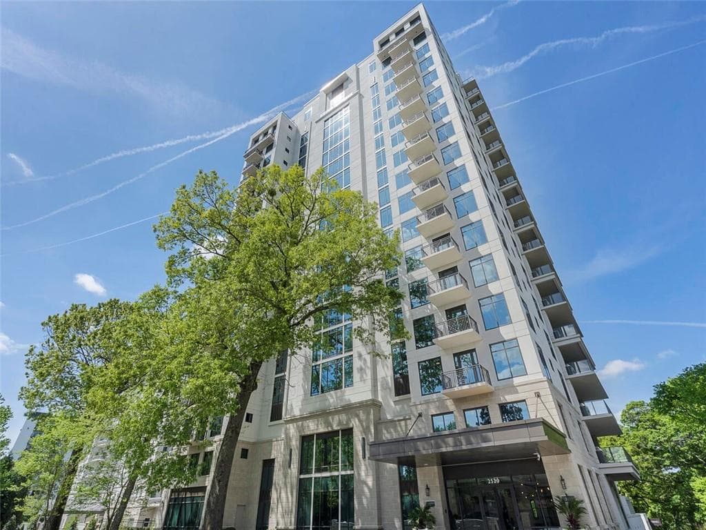 2 bedroom, 3 bathroom, 2,170 sq ft condominium sold at 2520 Peachtree Road 702, Atlanta, GA 30305