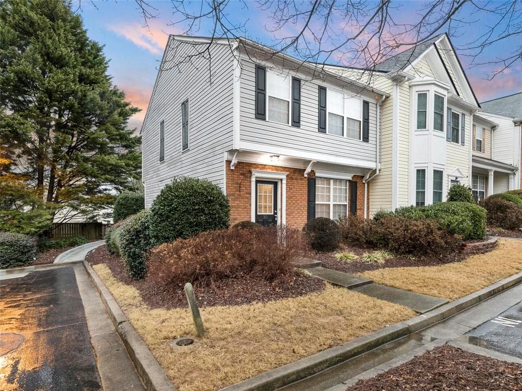 3 bedroom, 3 bathroom, 1,370 sq ft townhouse sold at 10900 Wittenridge Drive, Alpharetta, GA 30022