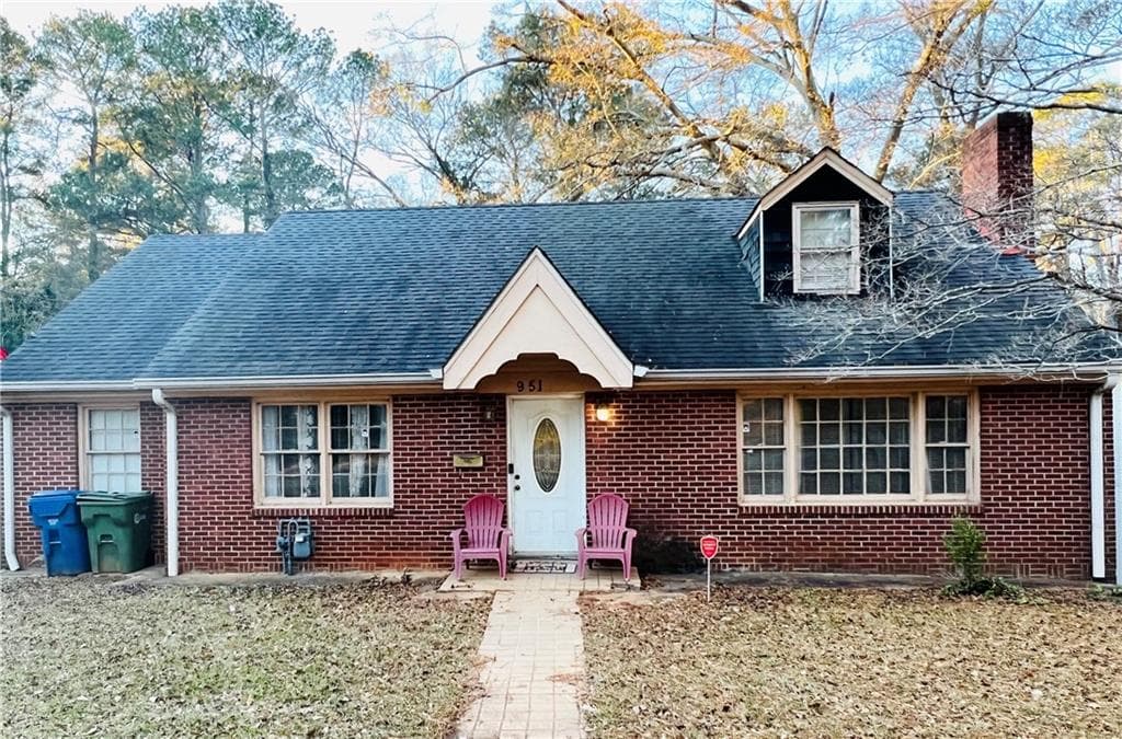 4 bedroom, 2 bathroom, 2,118 sq ft single family residence sold at 951 Cascade Road, Atlanta, GA 30311