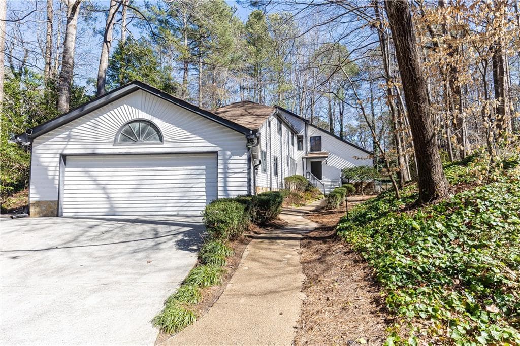 320 Benita Trace, Sandy Springs, GA 30328 — most recent listing photo