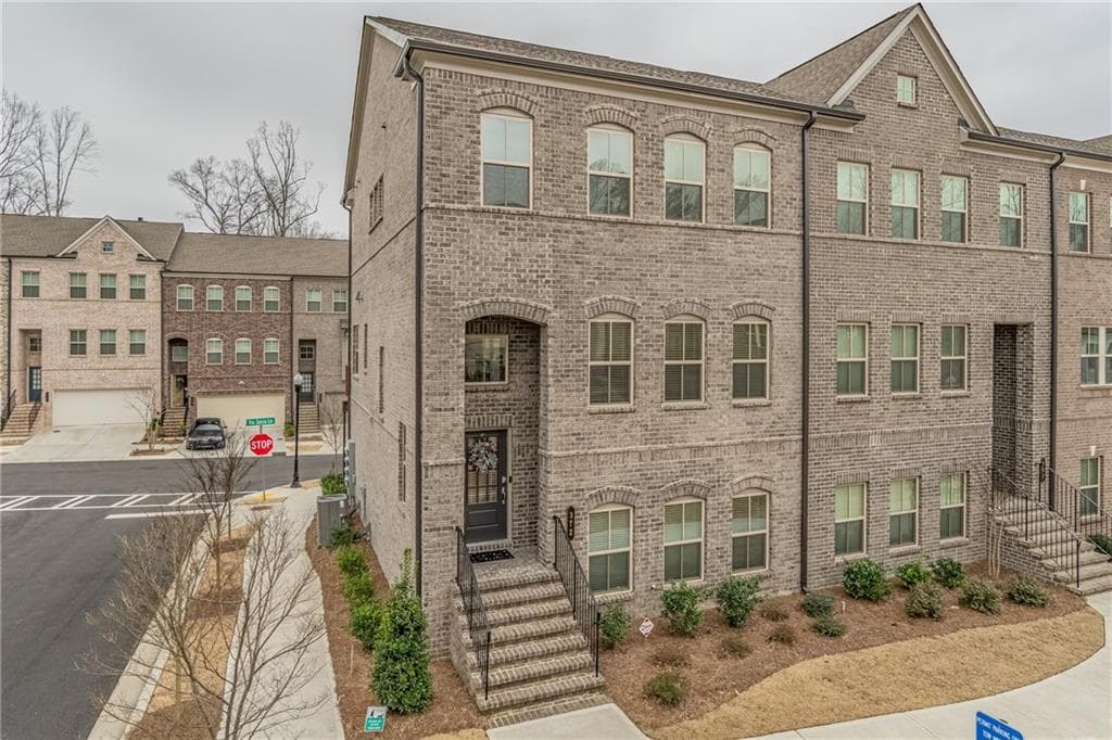 372 Via Secco Lane, Suwanee, GA 30024 — most recent listing photo
