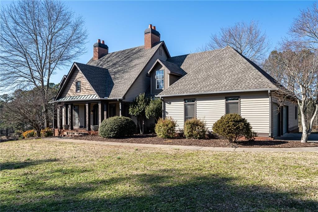 3 bedroom, 3 bathroom, 2,600 sq ft single family residence sold at 233 Gay Thompson Drive, Canton, GA 30115