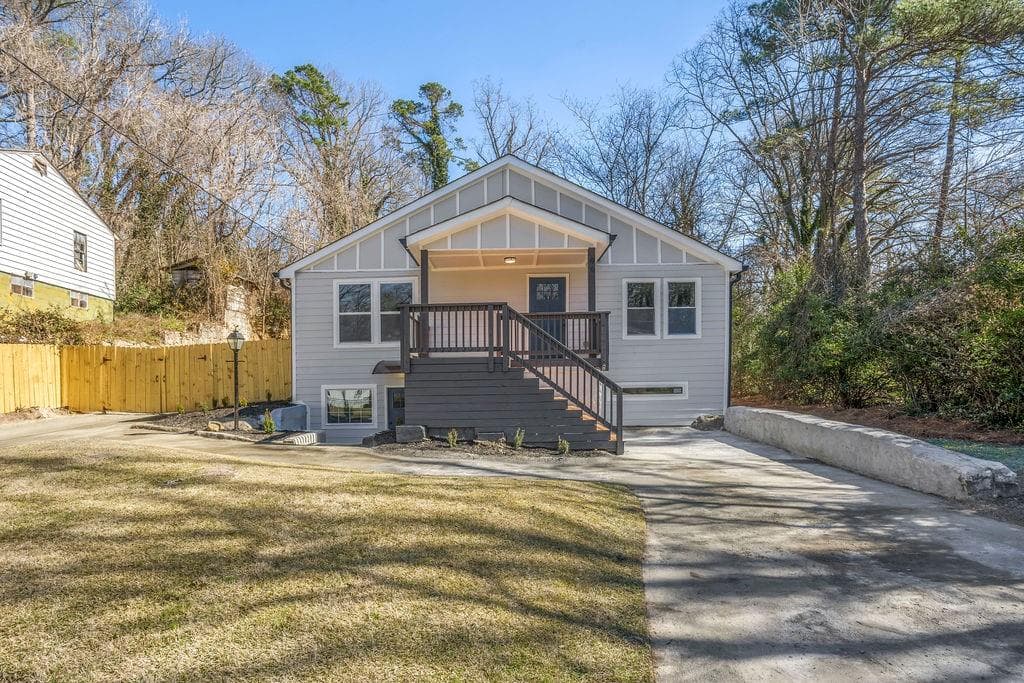 5 bedroom, 3 bathroom, 2,609 sq ft single family residence sold at 99 Holly Road, Atlanta, GA 30314