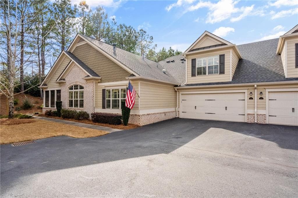 3 bedroom, 3 bathroom, 2,338 sq ft condominium sold at 1325 Oak Meadows Lane 901, Cumming, GA 30041