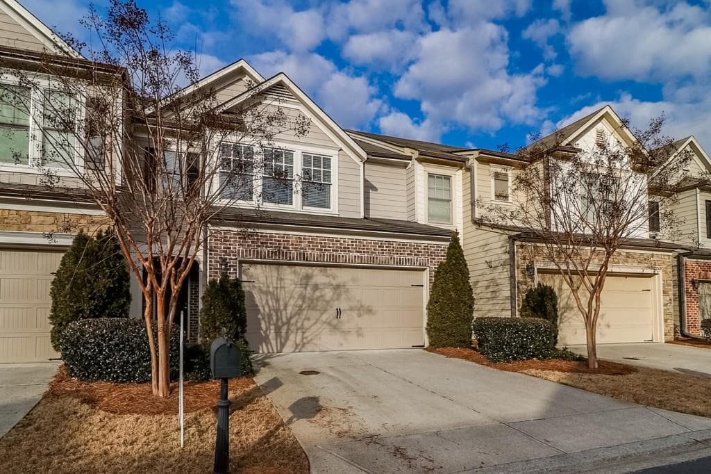 3 bedroom, 3 bathroom, 1,836 sq ft townhouse sold at 725 Duberry Street, Alpharetta, GA 30004