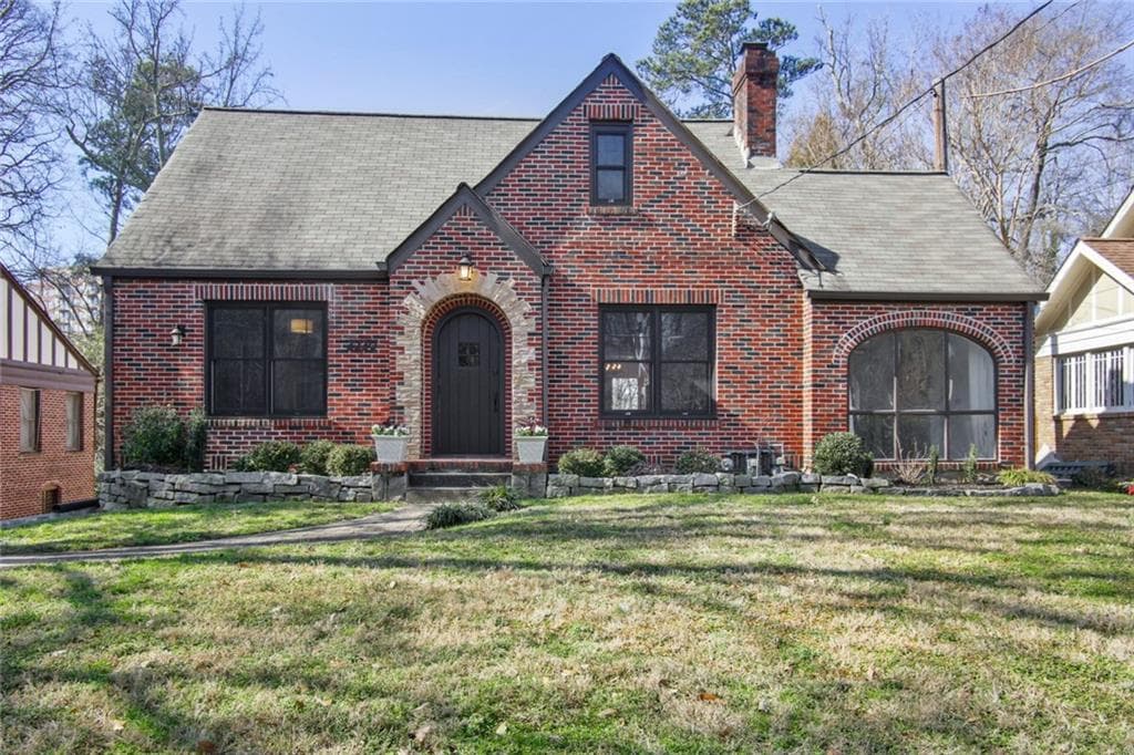 4 bedroom, 3 bathroom, 2,516 sq ft single family residence sold at 3230 W Shadowlawn Avenue, Atlanta, GA 30305