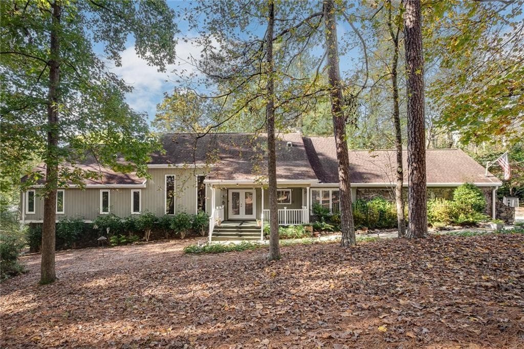 8140 Innsbruck Drive, Sandy Springs, GA 30350 — most recent listing photo