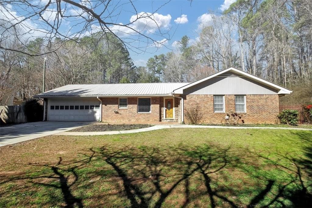 3 bedroom, 2 bathroom, 1,378 sq ft single family residence sold at 390 TIDWELL Road, Alpharetta, GA 30004