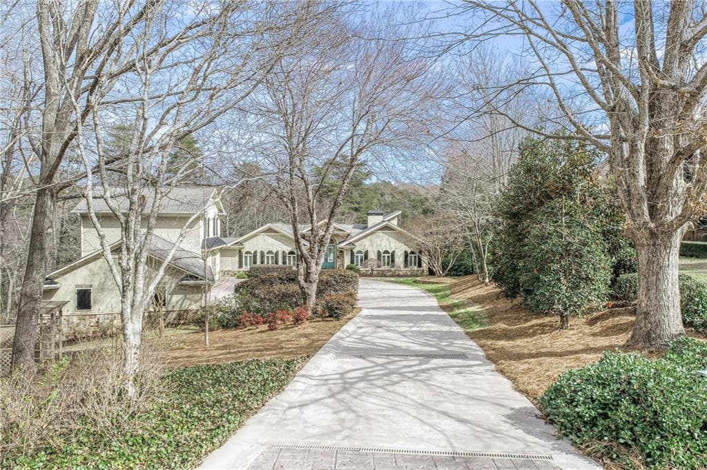 3 bedroom, 6 bathroom, 3,397 sq ft single family residence sold at 1719 Cove Point, Gainesville, GA 30501
