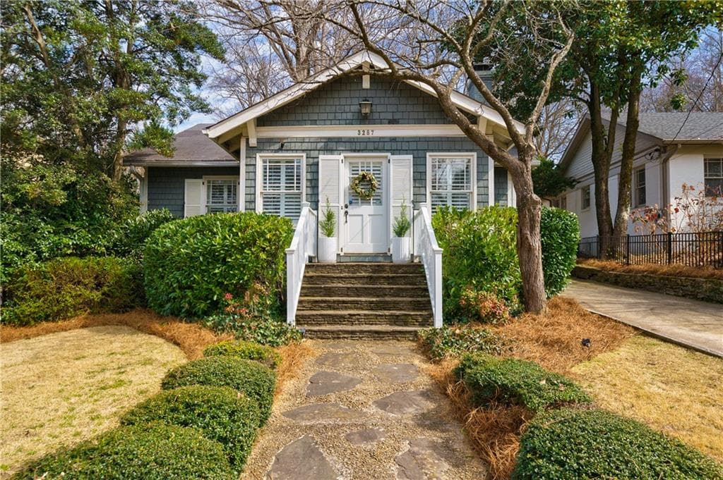 2 bedroom, 1 bathroom, 1,560 sq ft single family residence sold at 3287 W Shadowlawn Avenue, Atlanta, GA 30305
