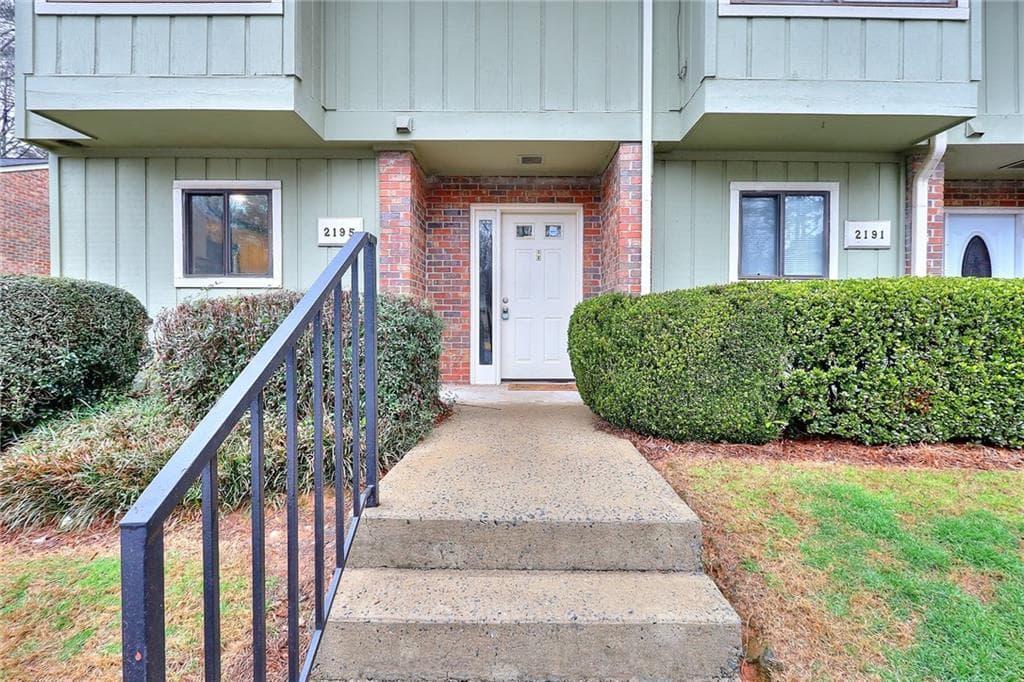 2195 Surrey Court, Marietta, GA 30067 — most recent listing photo