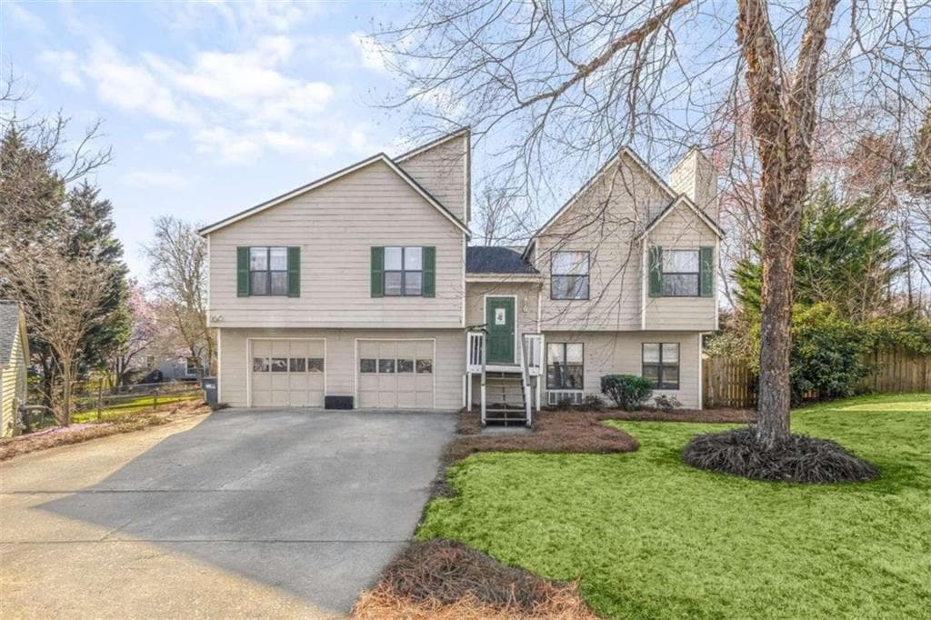 3 bedroom, 3 bathroom, 2,177 sq ft single family residence sold at 100 Royal Colony Court, Alpharetta, GA 30022