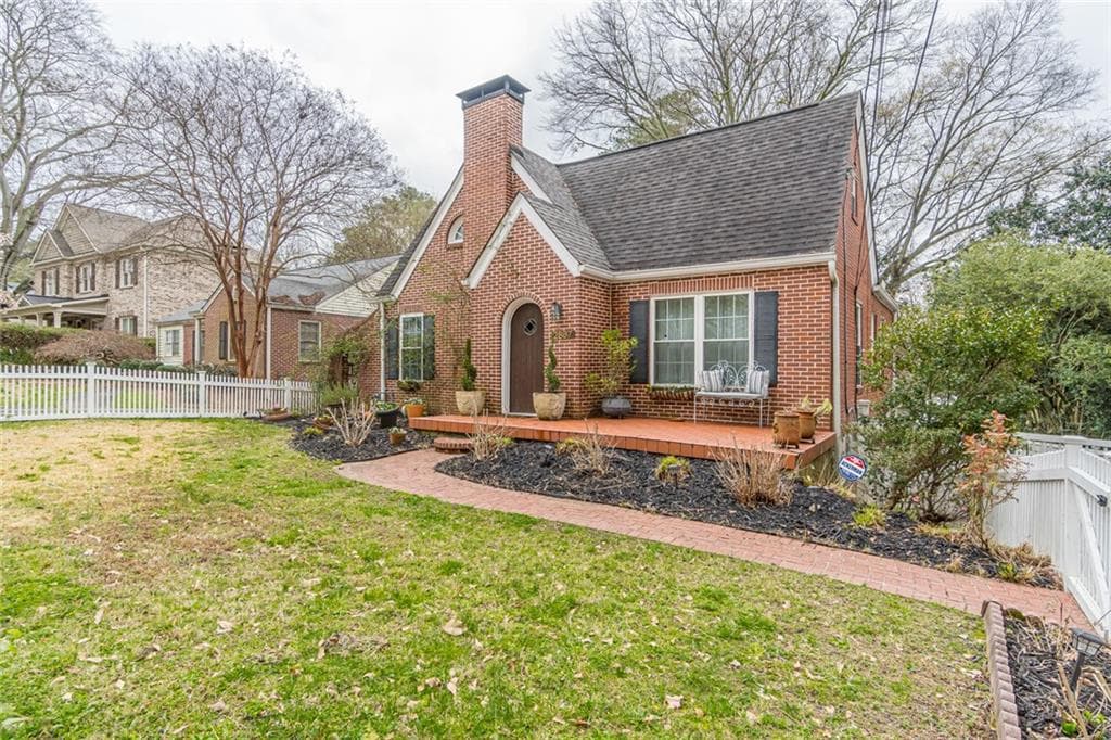 3 bedroom, 3 bathroom, 1,060 sq ft single family residence sold at 2867 Elliott Circle, Atlanta, GA 30305