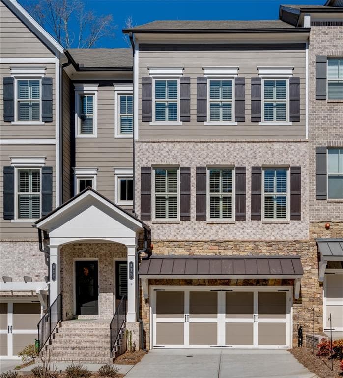 4 bedroom, 4 bathroom, 2,415 sq ft townhouse sold at 815 Paden Street, Woodstock, GA 30188