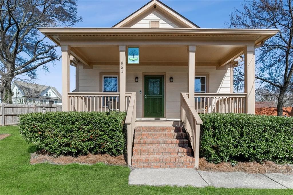 3 bedroom, 3 bathroom, 1,275 sq ft single family residence sold at 951 Mayson Turner Road, Atlanta, GA 30314