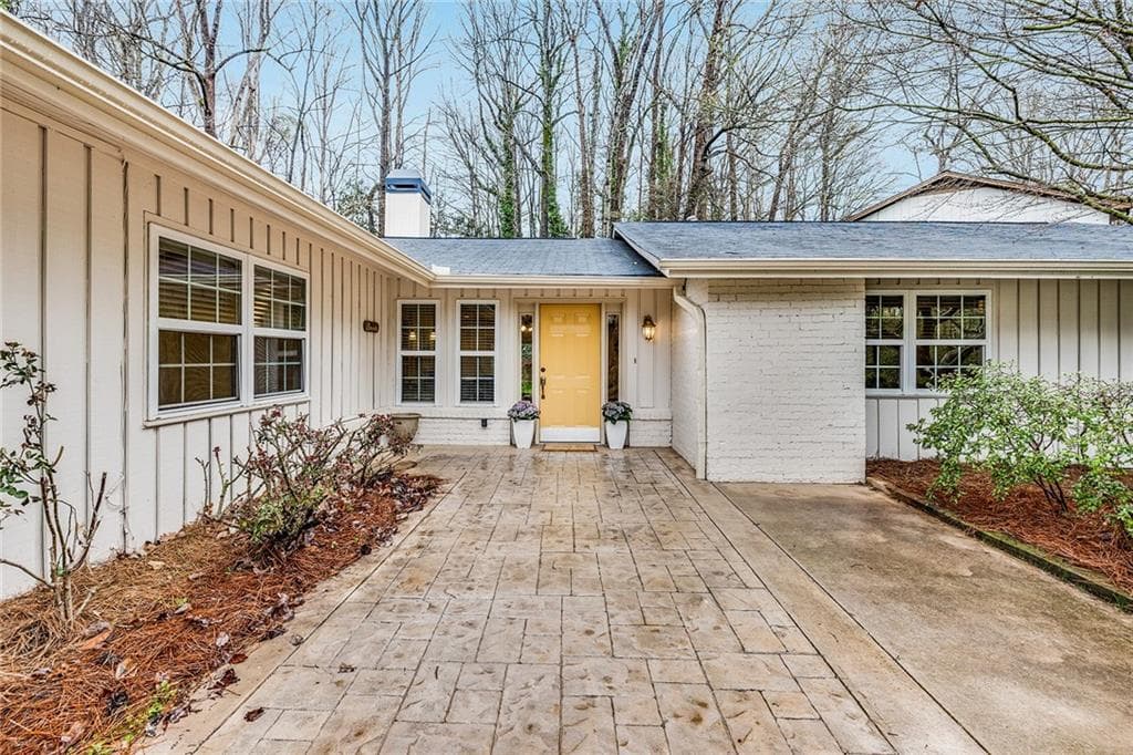 286 W Spalding Drive, Sandy Springs, GA 30328 — most recent listing photo