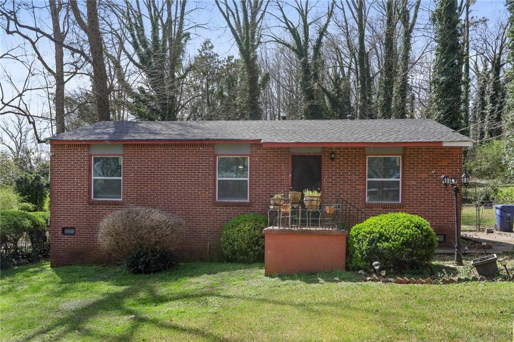 2 bedroom, 2 bathroom, 1,025 sq ft single family residence sold at 299 SE Banberry Drive, Atlanta, GA 30315