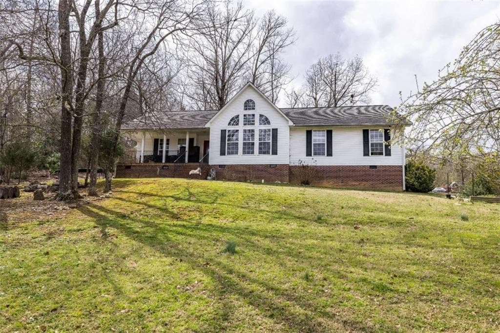 4 bedroom, 3 bathroom single family residence sold at 30 S 2nd Street, Lindale, GA 30147