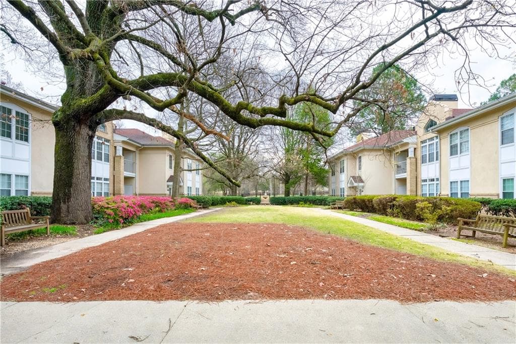 240 Renaissance Parkway 104, Atlanta, GA 30308 — most recent listing photo