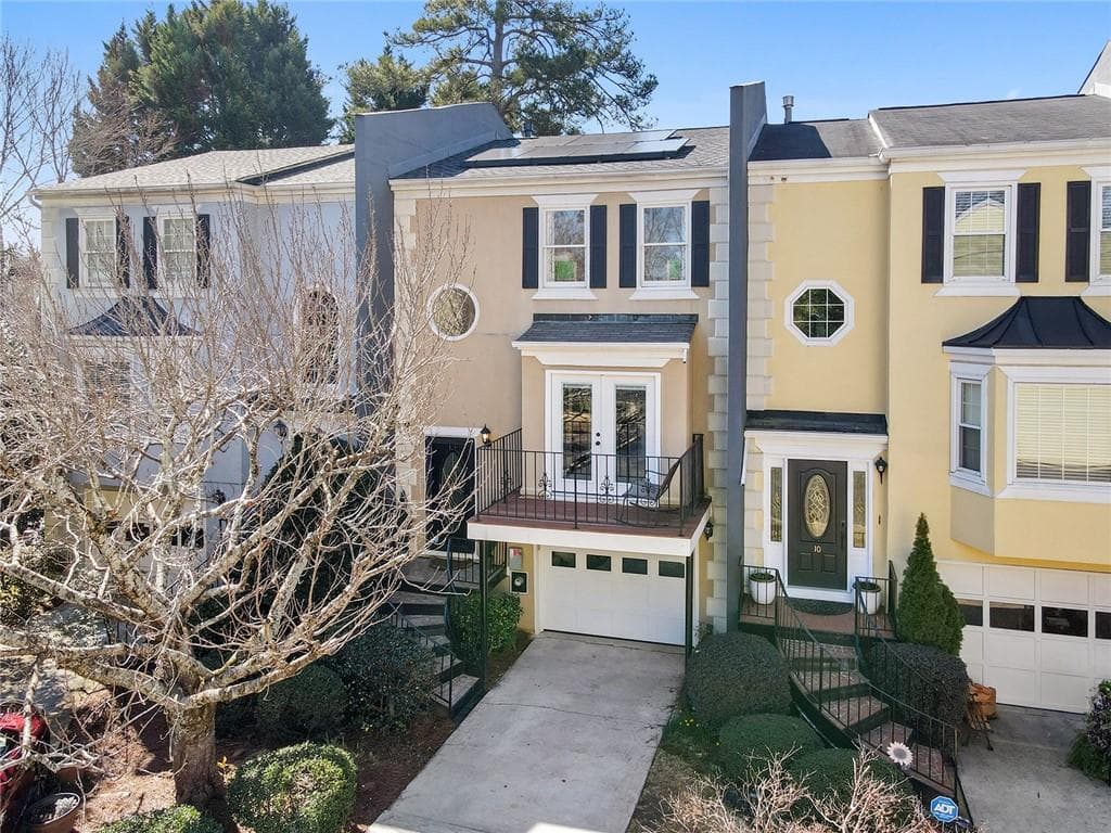 3 bedroom, 4 bathroom, 1,818 sq ft townhouse sold at 11 Sycamore Station, Decatur, GA 30030