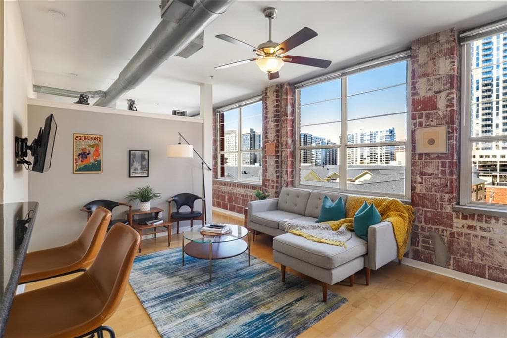 2 bedroom, 2 bathroom, 1,072 sq ft condominium sold at 800 Peachtree Street 8502, Atlanta, GA 30308