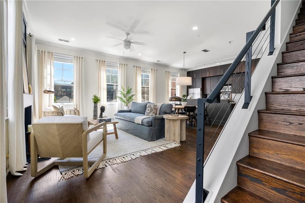 3 bedroom, 3 bathroom, 1,959 sq ft condominium sold at 199 12th Street 8, Atlanta, GA 30309