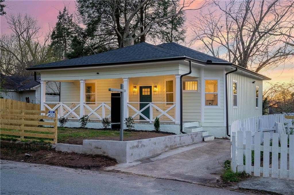 3 bedroom, 2 bathroom, 1,568 sq ft single family residence sold at 1811 Lakewood Terrace, Atlanta, GA 30315